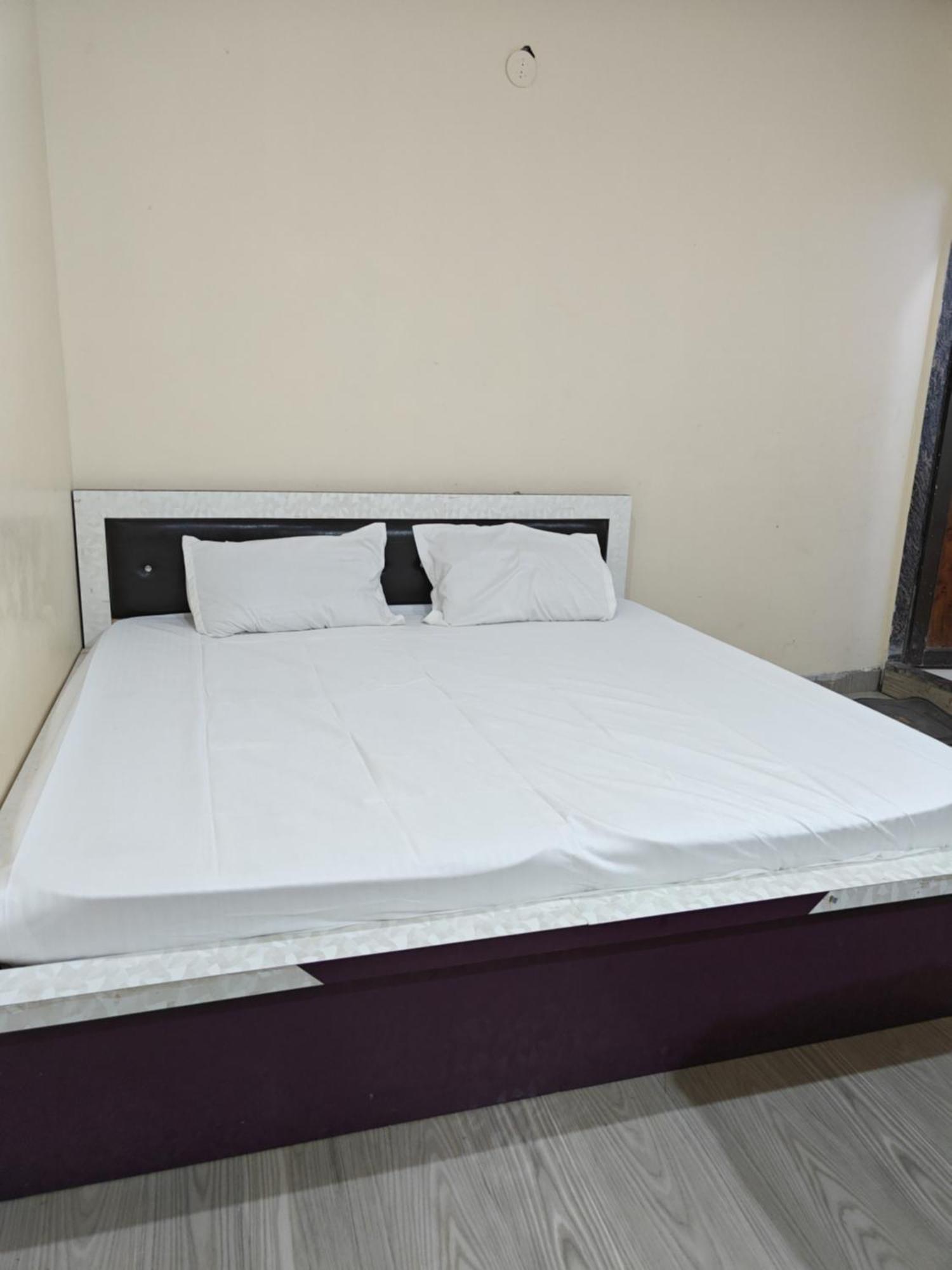 Hotel Shyam Sarover And Restaurant Ringas Room photo
